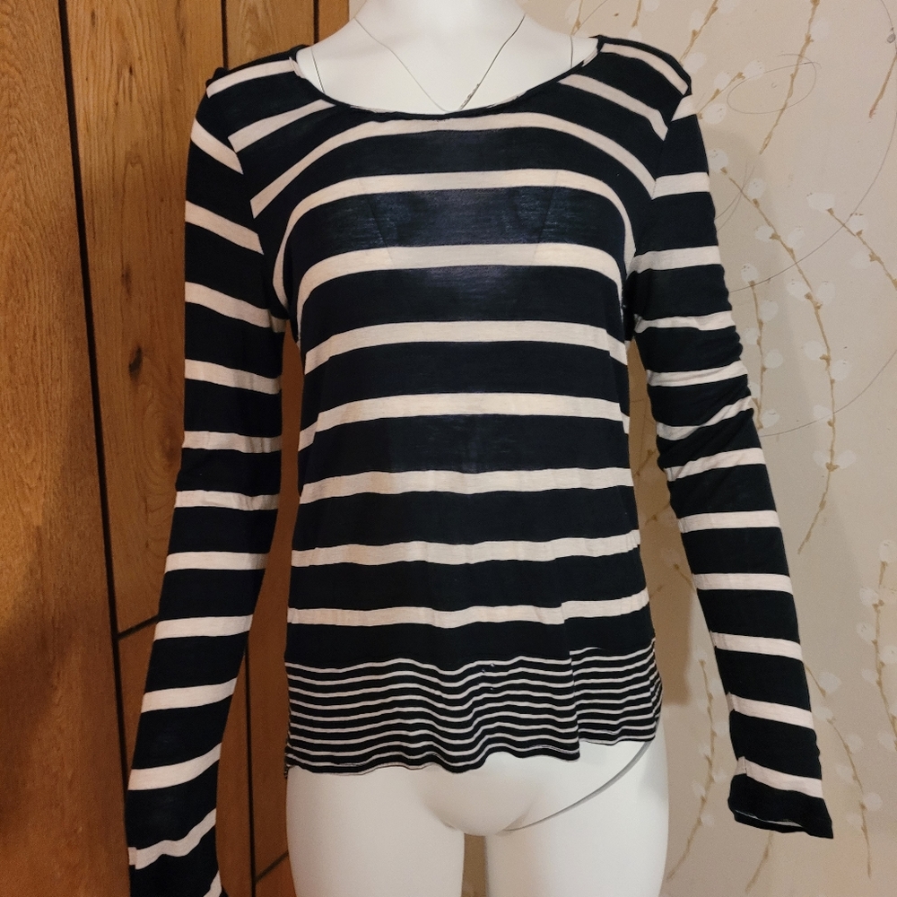 Long-sleeved top